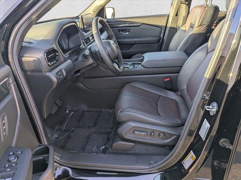 Used 2025 Honda Pilot Black Edition image 17