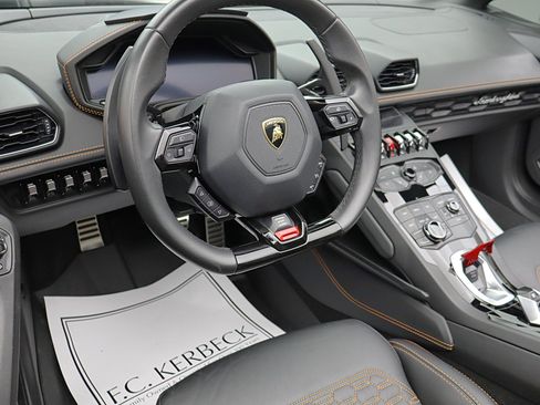 Used 2017 Lamborghini Huracan LP 610-4 AWD/4WD image 40