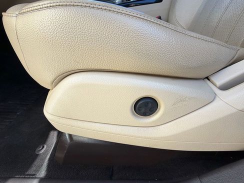 Used 2017 Mercedes-Benz GLE 350 4MATIC w/ Premium 2 Package image 18