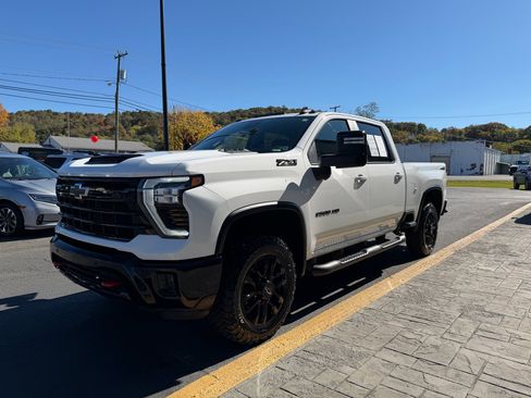 Used 2025 Chevrolet Silverado 2500 LT w/ Trail Boss Package image 4