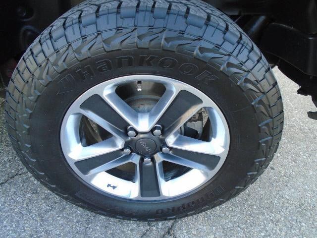 Used 2019 Jeep Wrangler Unlimited Sahara AWD/4WD image 28