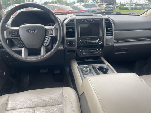 Used 2018 Ford Expedition XLT w/ Equipment Group 202A RWD image 8