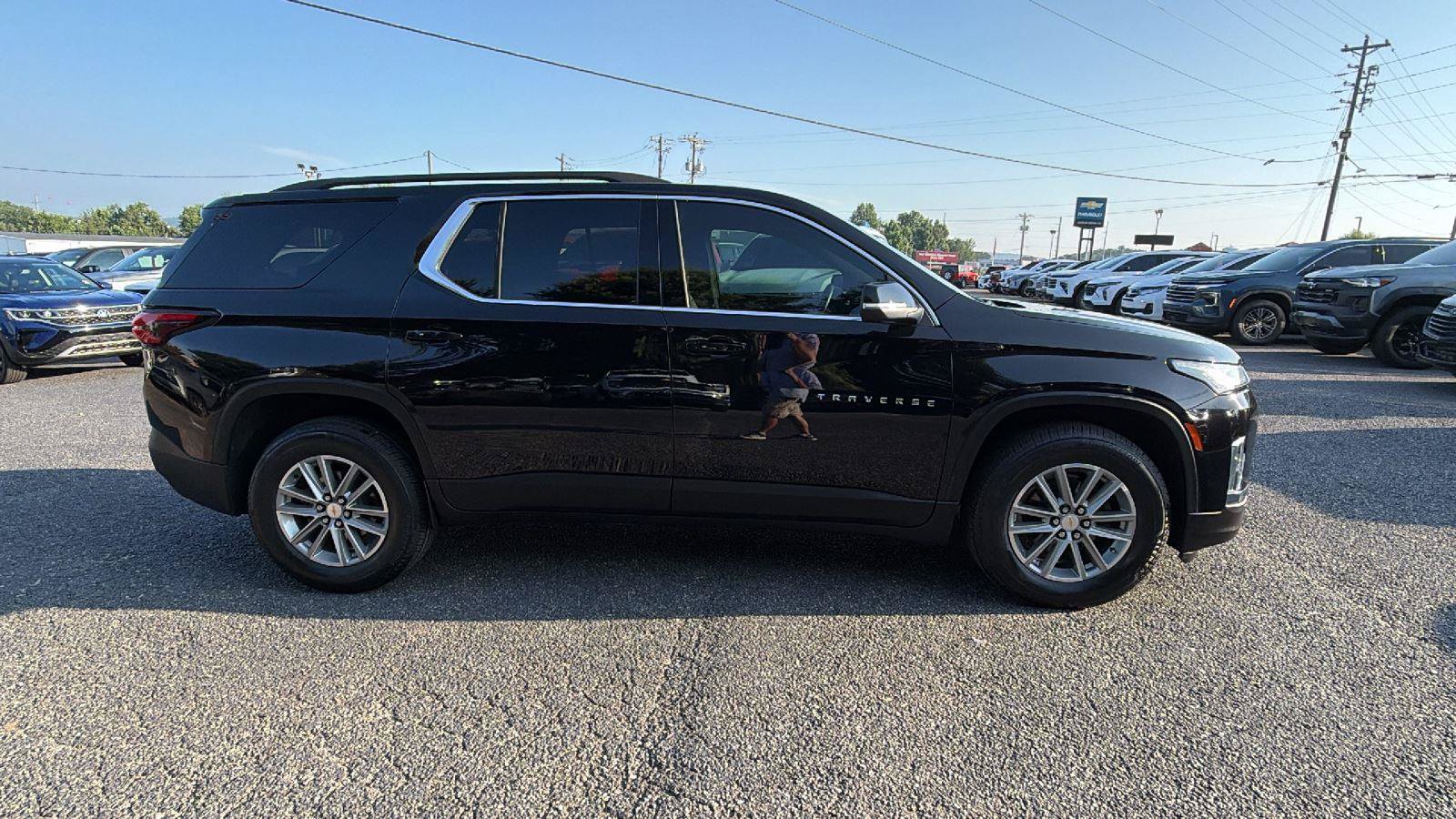 Used 2023 Chevrolet Traverse LT FWD image 7