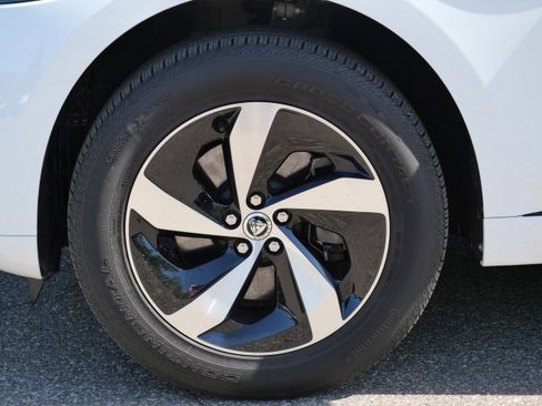 Certified 2025 Jaguar F-PACE R-Dynamic S AWD/4WD image 10