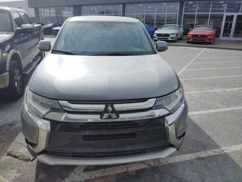 Used 2016 Mitsubishi Outlander SE image 4