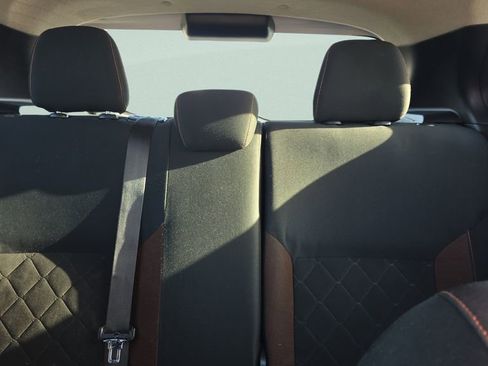 Used 2019 Nissan Kicks SR image 21