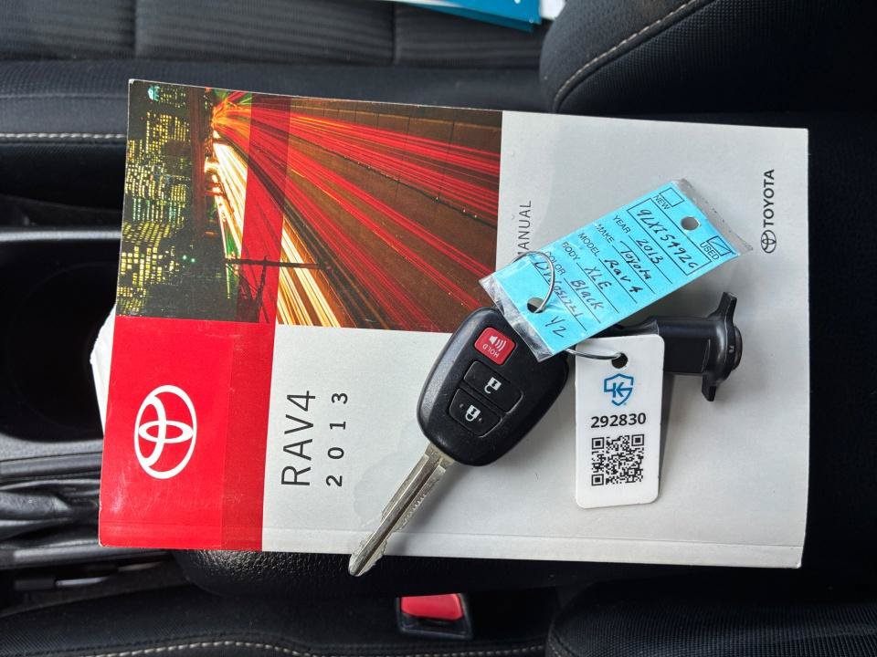 Used 2013 Toyota RAV4 XLE AWD/4WD image 38
