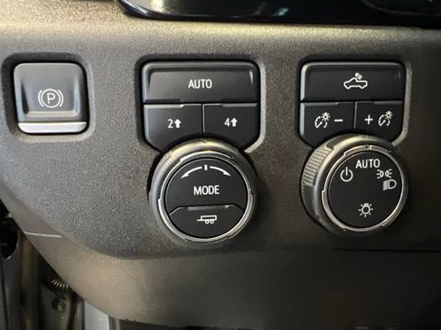 Used 2022 Chevrolet Silverado 1500 LT w/ Protection Package AWD/4WD image 38