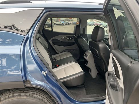 Used 2024 GMC Terrain SLT image 7