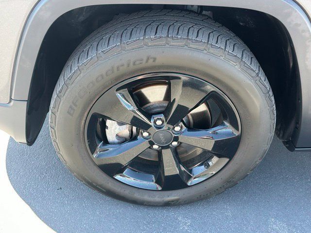 Used 2016 Jeep Cherokee Latitude AWD/4WD image 14