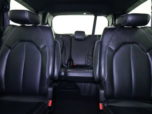 Used 2025 Chrysler Pacifica Select FWD image 18