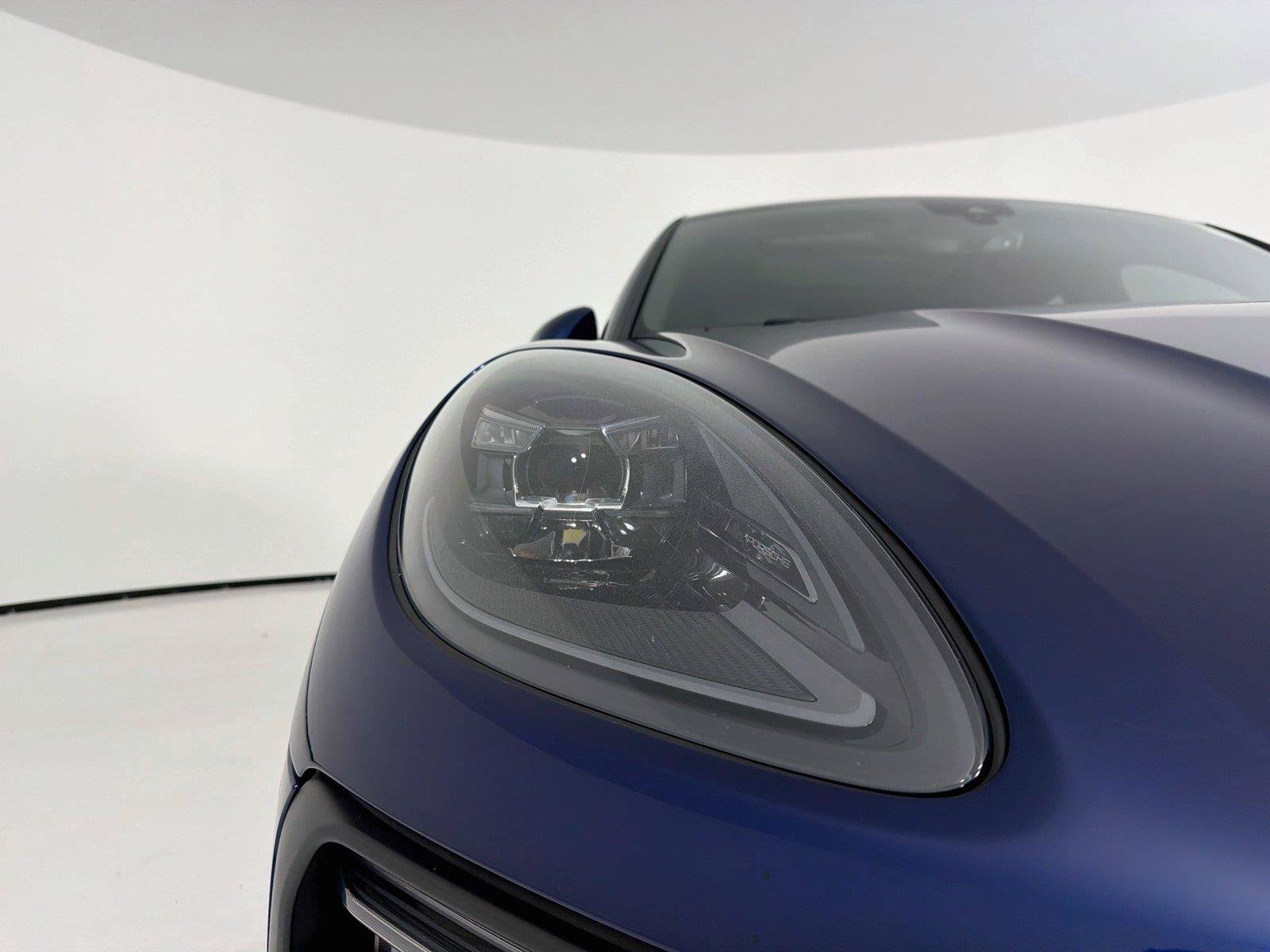 Certified 2023 Porsche Macan S AWD/4WD image 32