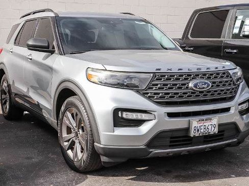 Certified 2021 Ford Explorer XLT w/ Equipment Group 202A RWD image 3