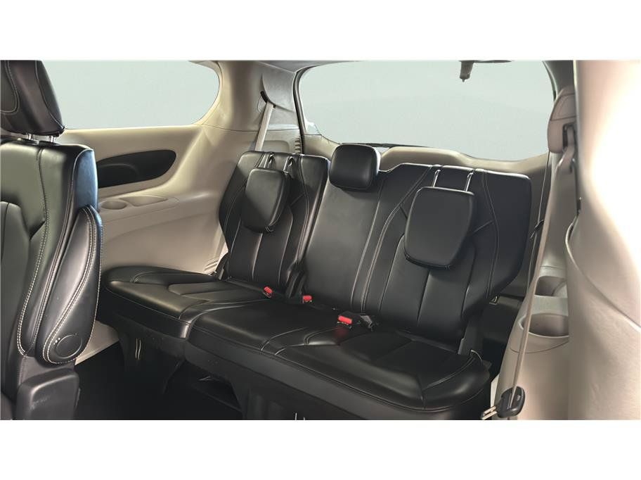 Used 2024 Chrysler Pacifica Touring-L FWD image 20
