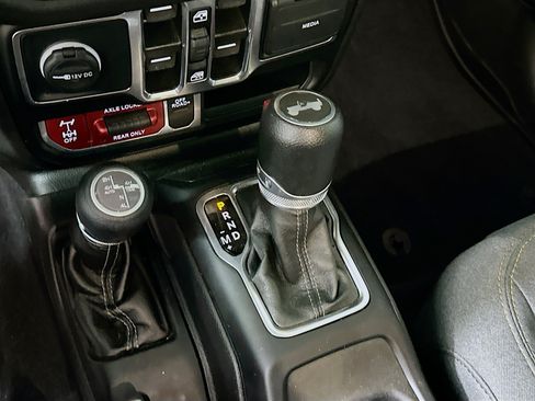 Used 2024 Jeep Wrangler Unlimited AWD/4WD image 23