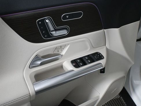 Certified 2025 Mercedes-Benz GLA 250 4MATIC image 8