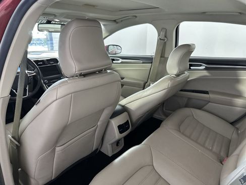 Used 2018 Ford Fusion SE w/ Fusion SE Technology Package image 28