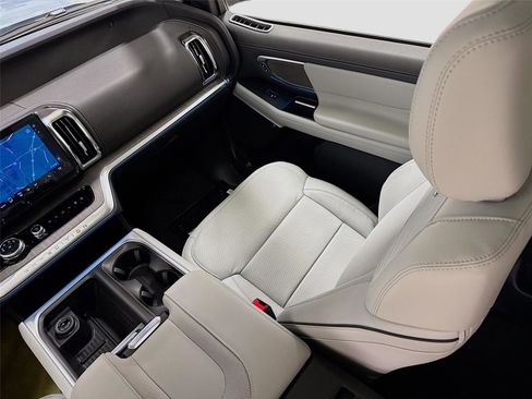 New 2025 Ford Expedition Platinum w/ Platinum Ultimate Package image 24