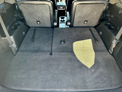 Used 2019 Toyota Highlander XLE FWD image 28