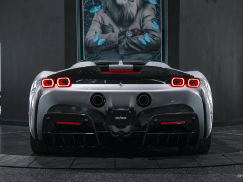 Used 2022 Ferrari SF90 Spider image 22