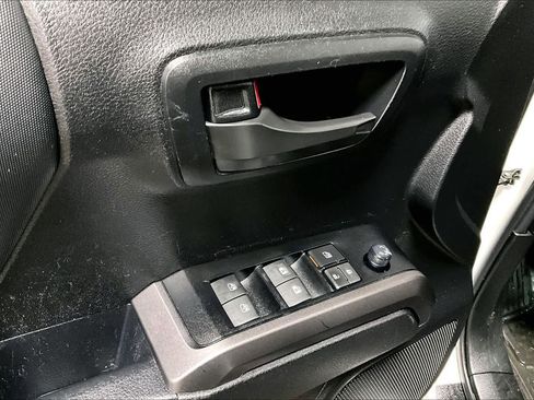 Used 2023 Toyota Tacoma TRD Off-Road image 31