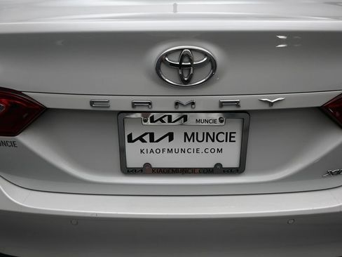 Used 2018 Toyota Camry XLE FWD image 10