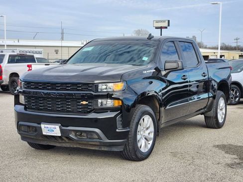 Used 2022 Chevrolet Silverado 1500 Custom w/ Safety Confidence Package image 3