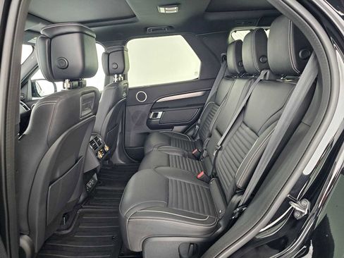 Used 2024 Land Rover Discovery Dynamic SE image 17