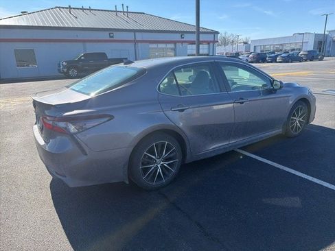 Used 2022 Toyota Camry SE image 12