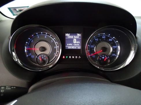 Used 2013 Chrysler Town & Country Touring FWD image 15