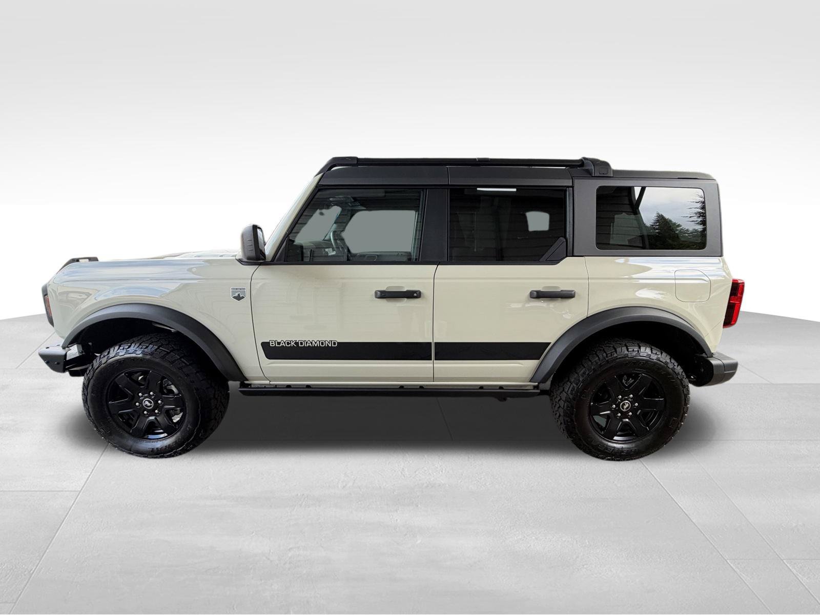 Used 2025 Ford Bronco Big Bend w/ Black Diamond Package AWD/4WD image 9