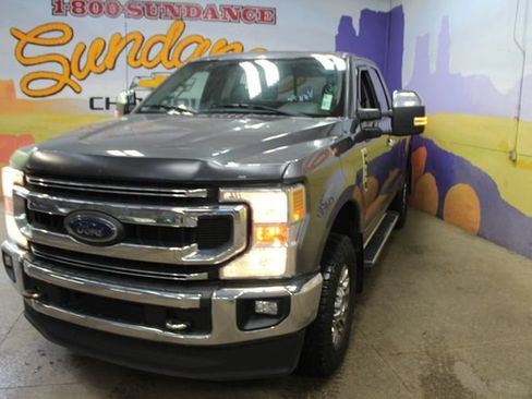 Used 2022 Ford F250 XLT w/ XLT Premium Package AWD/4WD image 4