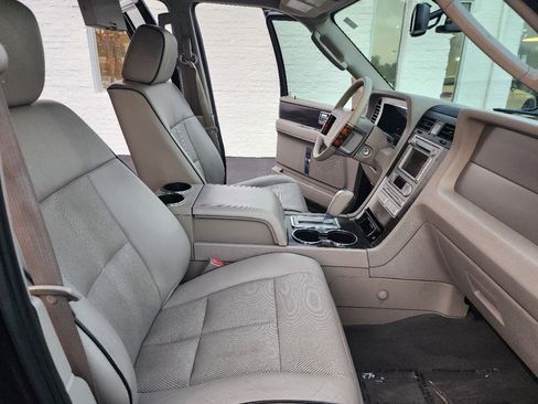 Used 2007 Lincoln Navigator Ultimate image 16