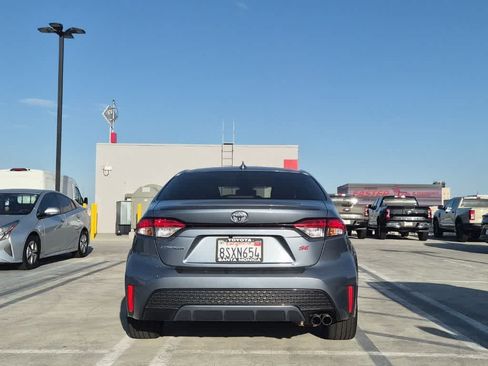 Used 2021 Toyota Corolla SE FWD image 3