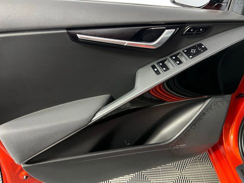 Used 2023 Kia Niro SX image 27