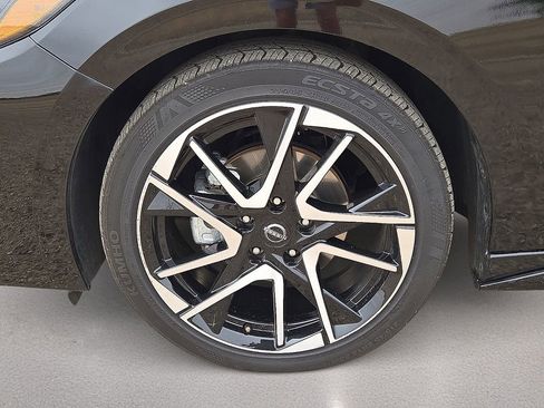 Used 2025 Nissan Sentra SR FWD image 10