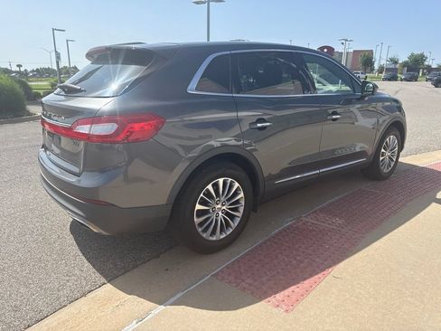 Used 2018 Lincoln MKX Select w/ Select Plus Package FWD image 3