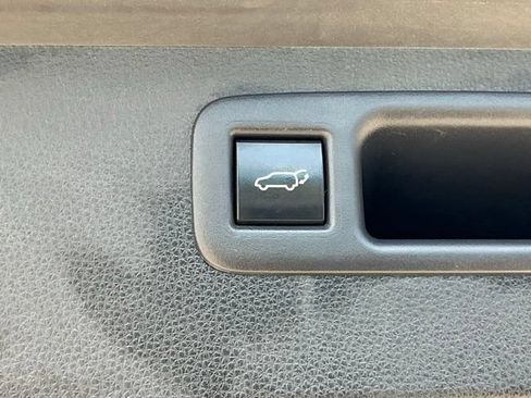 Used 2020 Toyota Highlander XLE AWD/4WD image 7