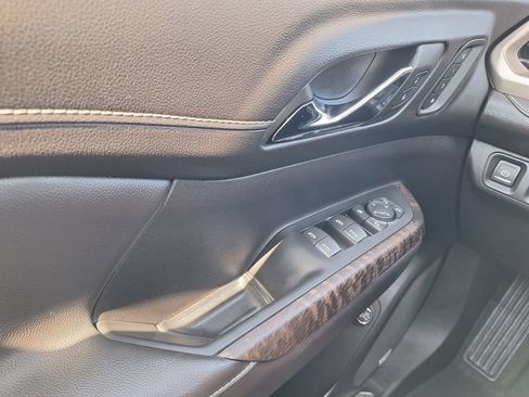 Used 2023 GMC Acadia Denali w/ Denali Ultimate Package FWD image 21