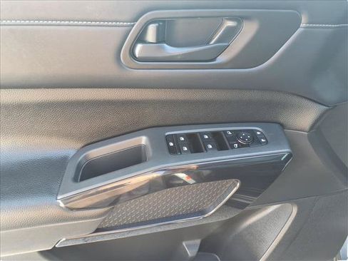 Used 2024 Nissan Pathfinder SV AWD/4WD image 16