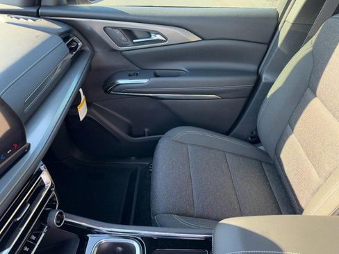 New 2026 Chevrolet Traverse LT w/ LPO, Floor Liner Package image 9