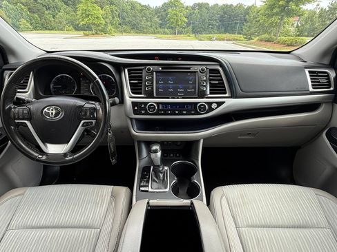Used 2019 Toyota Highlander Plus w/ Protection Package #3 AWD/4WD image 23