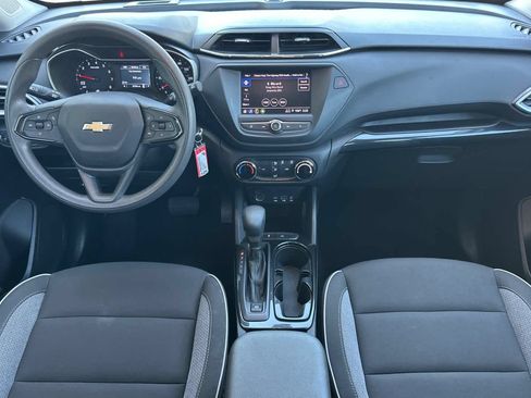 Used 2023 Chevrolet TrailBlazer LS FWD image 3