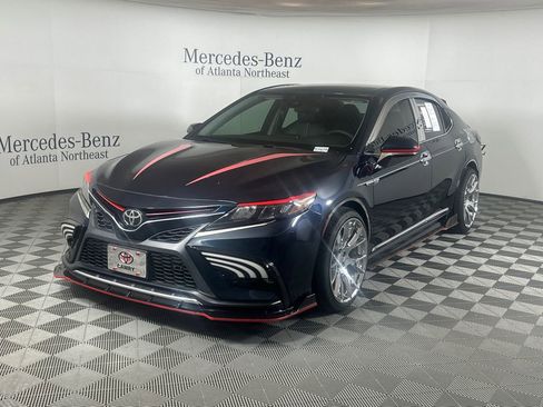 Used 2021 Toyota Camry SE FWD image 3