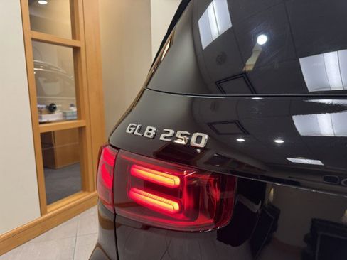 Certified 2025 Mercedes-Benz GLB 250 image 24