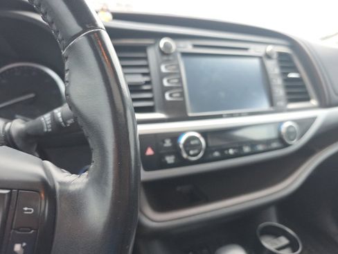 Used 2018 Toyota Highlander XLE image 4