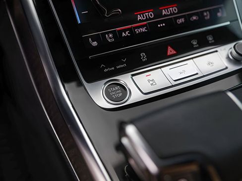 Used 2023 Audi Q8 Prestige image 18