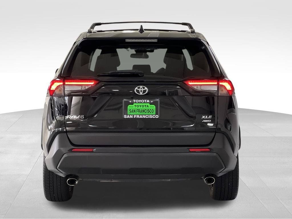 Used 2022 Toyota RAV4 XLE Premium AWD/4WD image 4