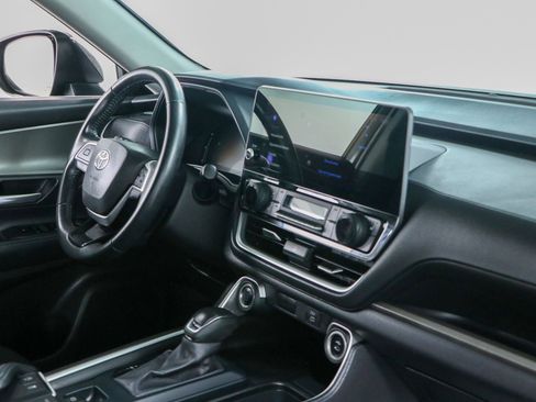 Used 2025 Toyota Grand Highlander AWD image 26