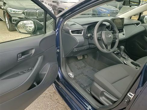 Used 2025 Toyota Corolla LE image 21
